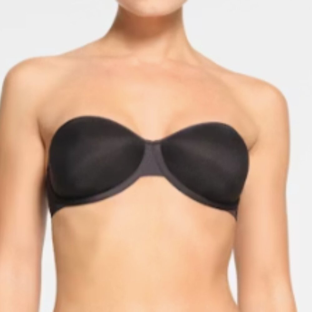 SKIMS Weightless Strapless Bra size 38DDD NWT.